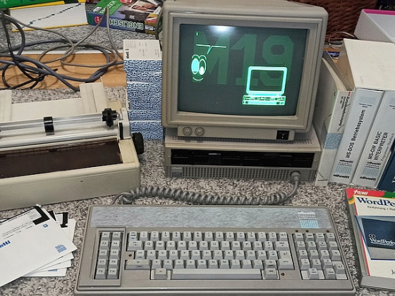Olivetti M19 Personal Computer mit DM 100 Nadeldrucker