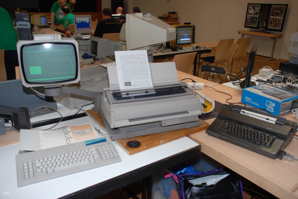 Olivetti ETV 260 Textverarbeitungssystem und ET Compact 60 portable Typenradschreibmaschine