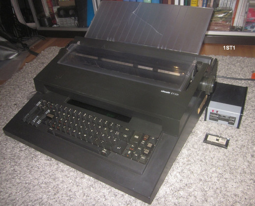 Olivetti ET 231 Büroschreibmaschine mit nachgerüstetem Kassettenlaufwerk