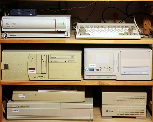 Acorn RiscPC, Commodore Amiga A600, Noname-PCs mit Haiku und Windows NT 4.0, DEC Vaxstation 4000VLC und Vaxstation 3100