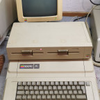 Apple IIe mit Doppelfloppy